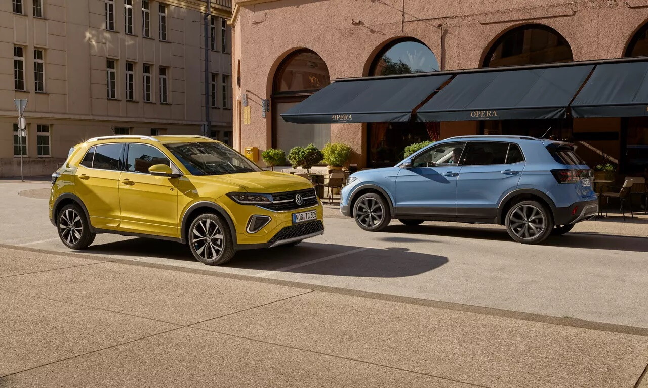 t-cross_exterior-yellow-and-blue-t-cross-on-street